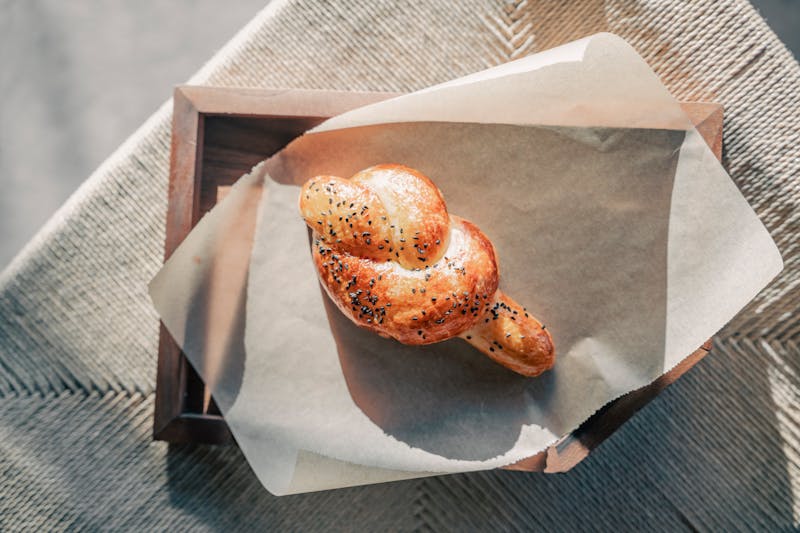 Garlic knots with herbed butter dipping sauce